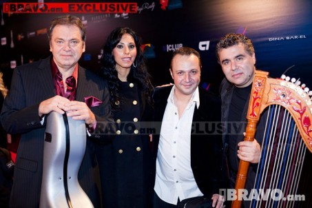 Ջութակահար Արմեն Մովսիսյանը (ձախից) Armenian Music Awards-ին
