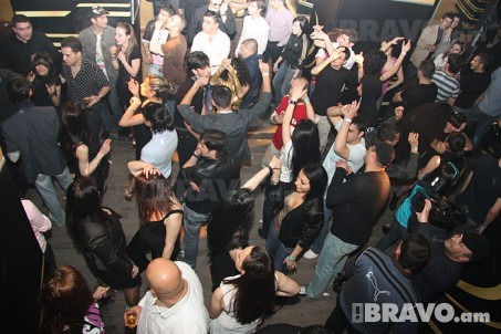 Ակումբասեր հասարակությունը պարում էր դիջեյ BOBROV-ի ու DJ Ceeryl-ի սեթերի ներքո