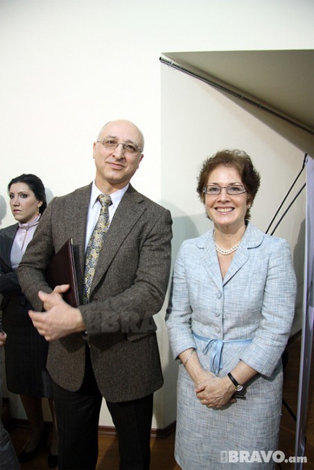 ԵԱՀԿ երեւանյան գրասենյակի ղեկավար, դեսպան Սերգեյ Կապինոսն ու Հայաստանում ԱՄՆ դեսպան Մարի Յովանիչը