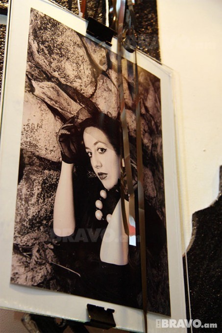 Mana-Litta-ի նկարած լուսանկարները ցուցադրվեցին “Die another day” խորագրով երեկոյին