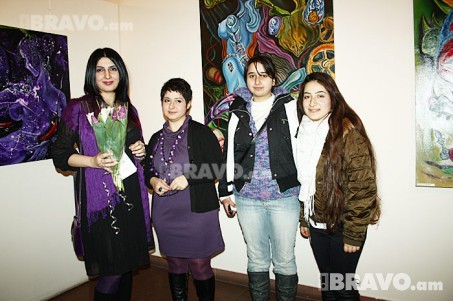 Նանա Արամյանը, արվեստաբան Կարինե Մարգարյանն ու նկարչուհու ուսանողները Nana Aramyan & Karine Margaryan
