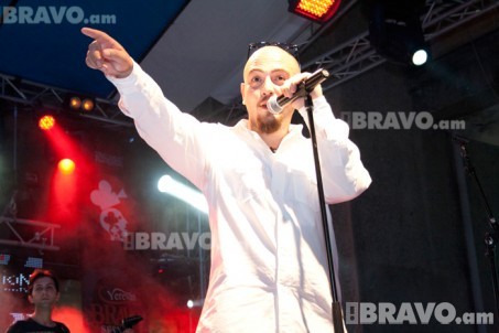 Ռոլանդը բեմից կոչ էր անում սիրել միմյանց ու “Սեր” տարածել Roland Gasparyan