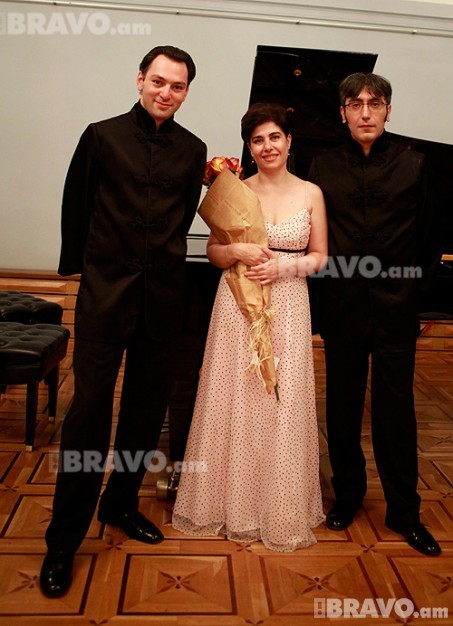 “Խաչատրյան Տրիո”-ի ջութակահար Կարեն Շահգալդյանը, դաշնակահարուհի Արմինե Գրիգորյանն ու թավջութակահար Կարեն Քոչարյանը Karen Shahgaldyan, Armine grigoryan and Karen Qocharyan