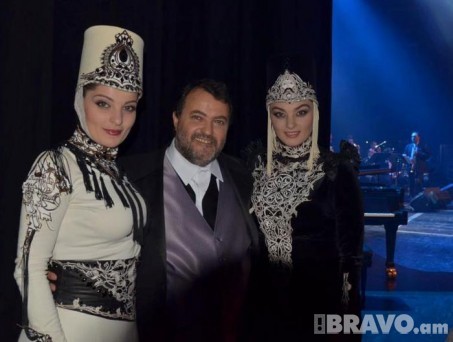 Արշակյան քույրերը Արմեն Մարտիրոսյանի հետ Anush Arshakyan, Armen Martirosyan and Inga Arshakyan