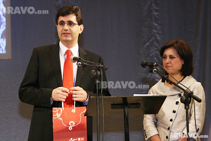 “ՎիվաՍել-ՄՏՍ”-ի գլխավոր տնօրեն Ռալֆ Յիրիկյանն ու Բրիտանական խորհրդի հայաստանյան գրասենյակի տնօրեն Արեւիկ Սարիբեկյանը