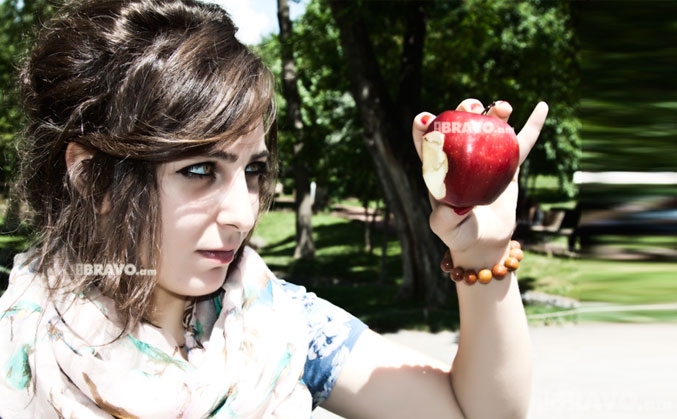 Կուսության թեման կամ “կարմիր խնձորը”` Աննա Մարտիրոսյանի նկարներում:) 