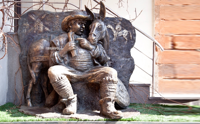 Երեւանում բացվել է Սանչո Պանսայի արձանը